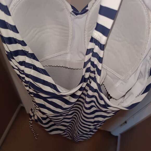 Swim suit - Picture 3 of 3